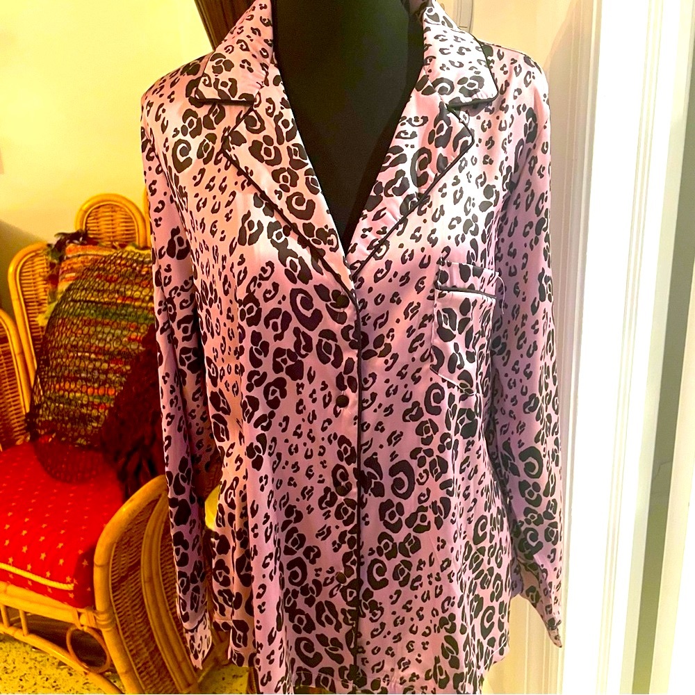 Wolf & Whistle Lavender Black Animal Print Satin Pajama Top! New! Large